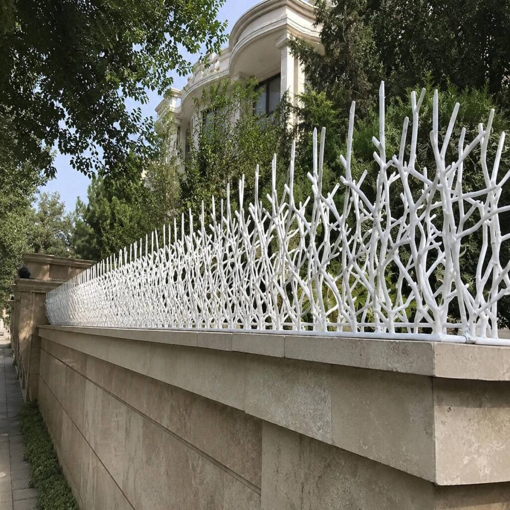 حفاظ دیوار شاخ گوزنی با شاخه های متراکم