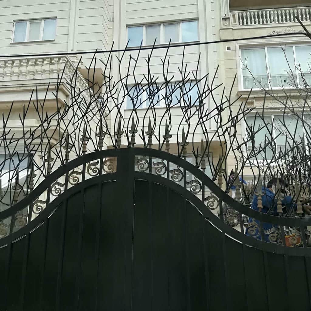 حفاظ دیوار شاخ گوزنی با پوشش تیره