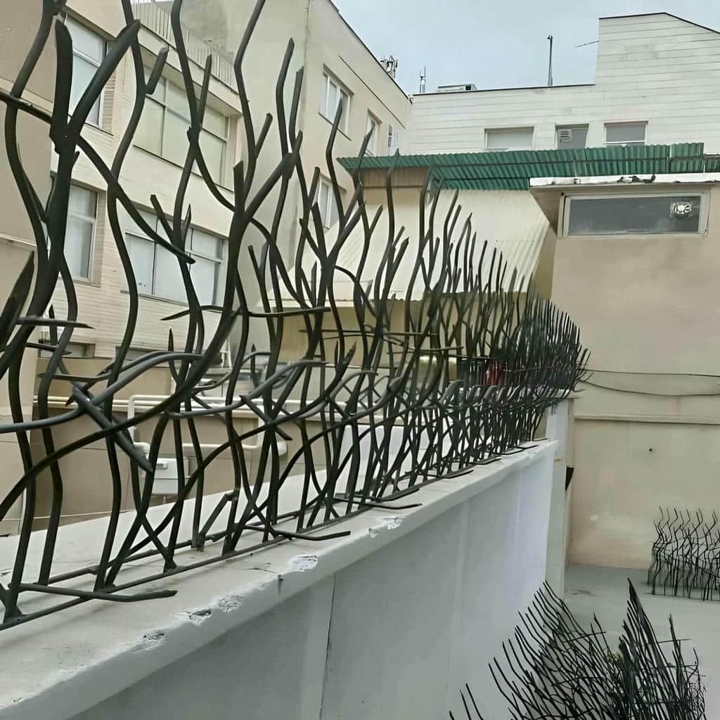 حفاظ دیوار فلزی با پوشش رنگ کوره ای و نمای روشن حفاظ دیوار فلزی با پوشش رنگ کوره ای و نمای روشن