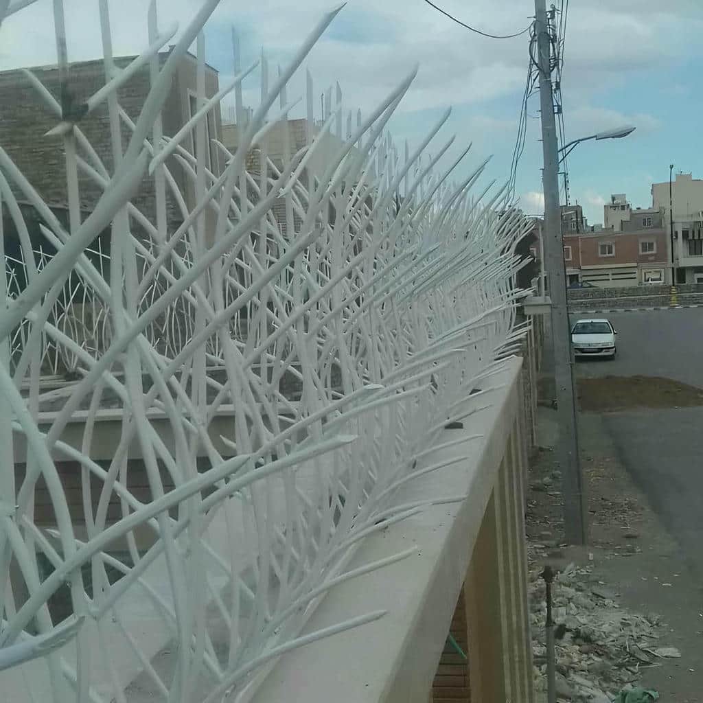 حفاظ دیوار فلزی در خرم آباد کنار نمای آجری حفاظ دیوار فلزی در خرم آباد کنار نمای آجری