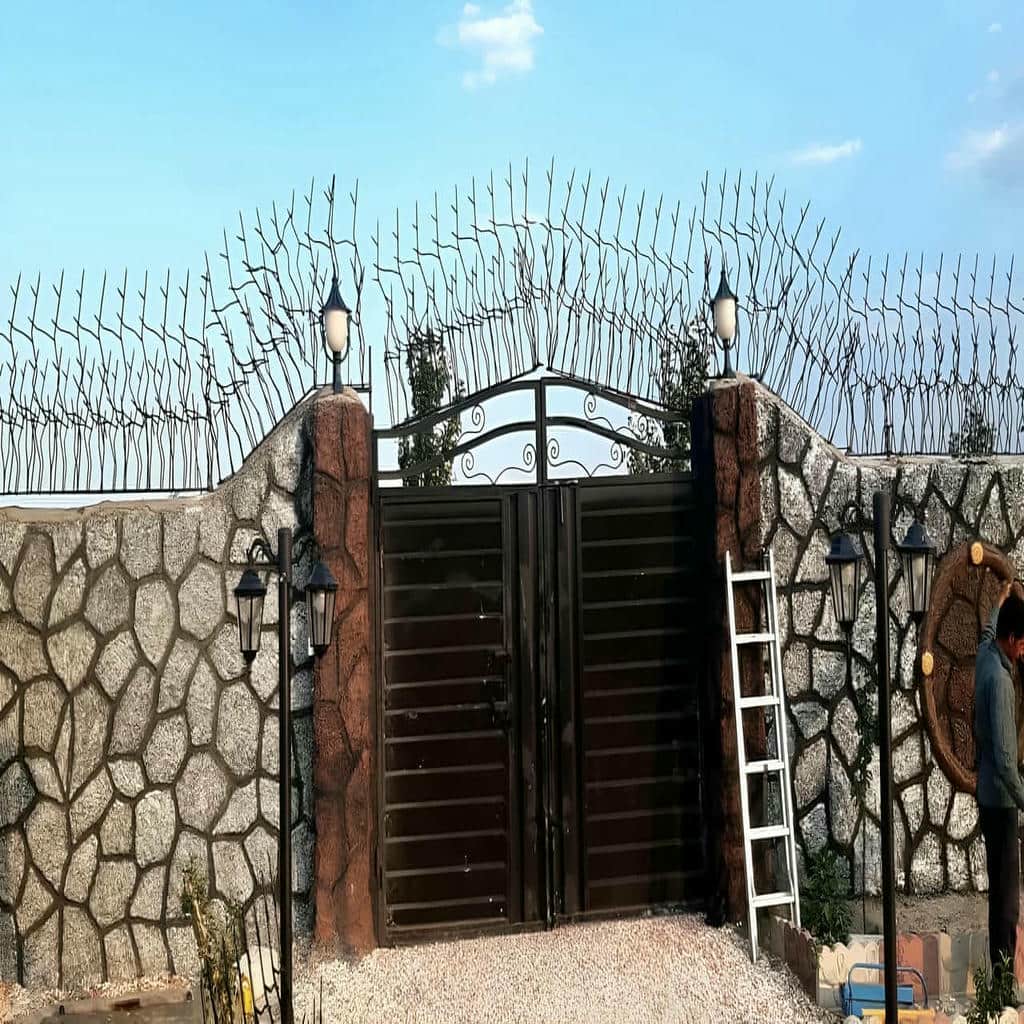 حفاظ دیوار فلزی مشکی در رشت با طرح شاخ گوزنی