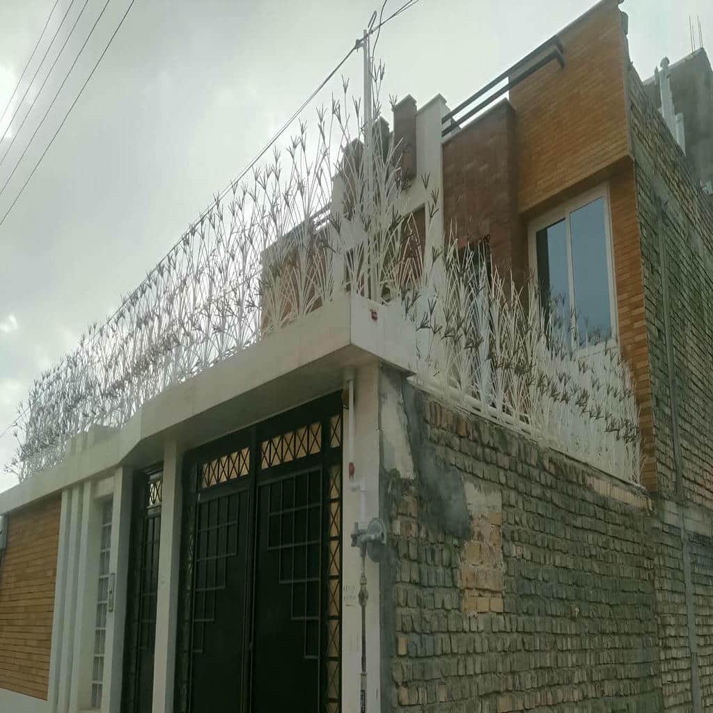 حفاظ دیوار نصب شده روی دیوار آجری در استان کردستان