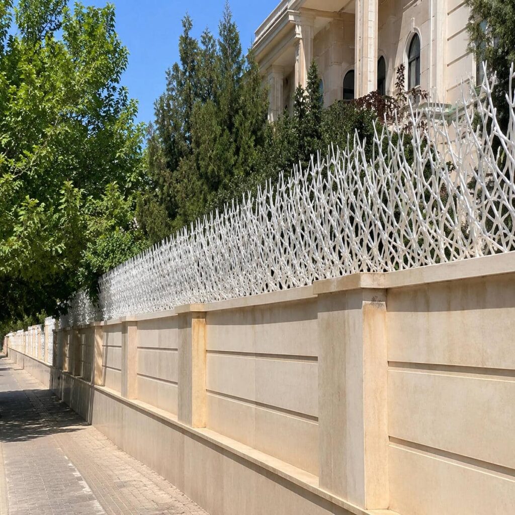 حفاظ شاخ گوزنی با فرم متراکم و رنگ تیره