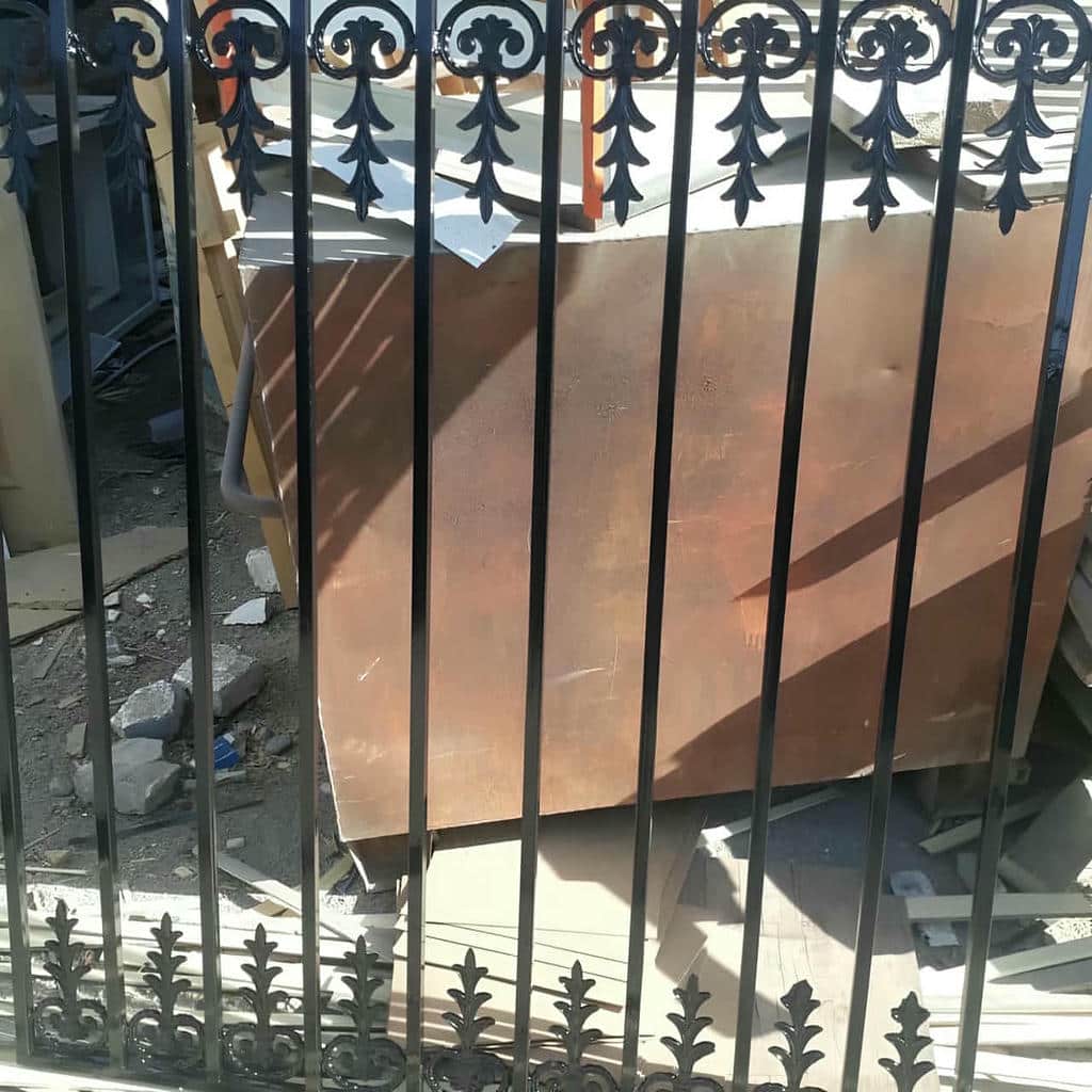 حفاظ پنجره آهنی با طرح ساده و مینیمال