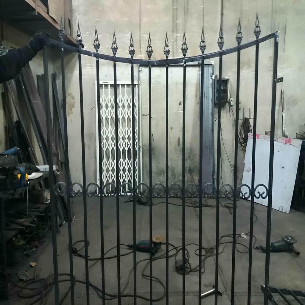 حفاظ پنجره آهنی مشکی در زنجان