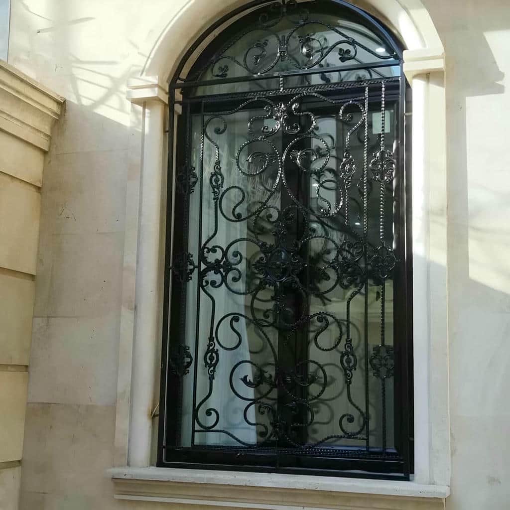 حفاظ پنجره با طرح عمودی ساده