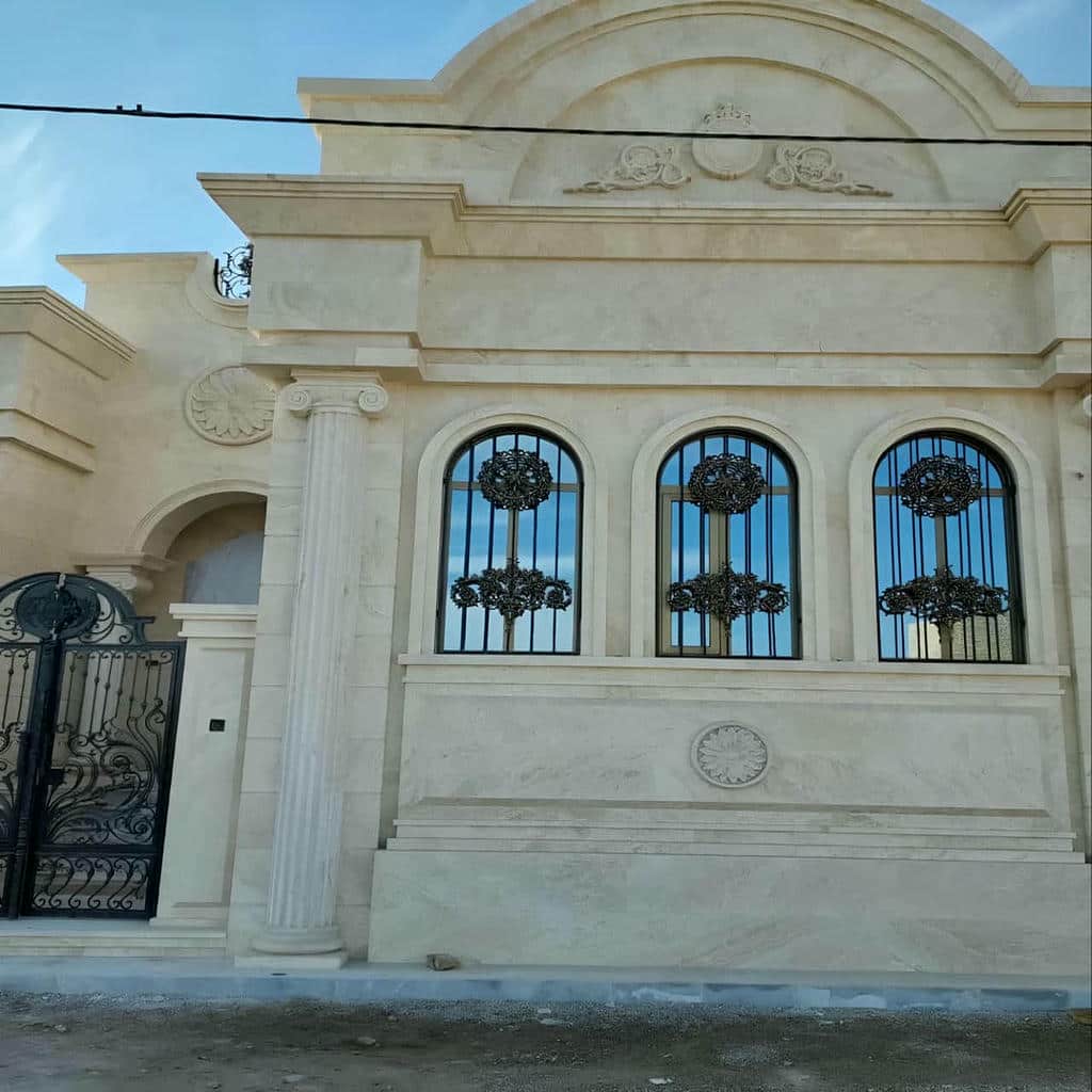 حفاظ پنجره ساده با میله های عمودی حفاظ پنجره ساده با میله های عمودی