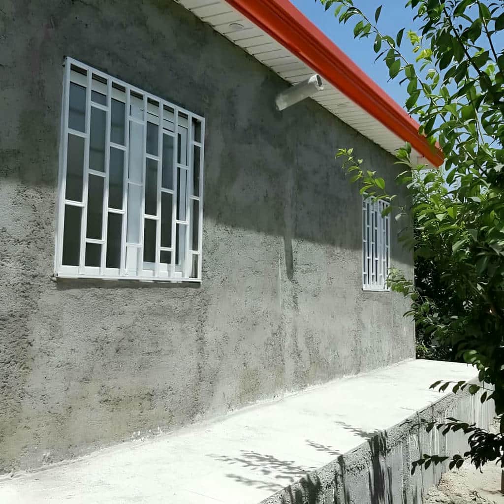 حفاظ پنجره فرفورژه هماهنگ با نمای کلاسیک حفاظ پنجره فرفورژه هماهنگ با نمای کلاسیک