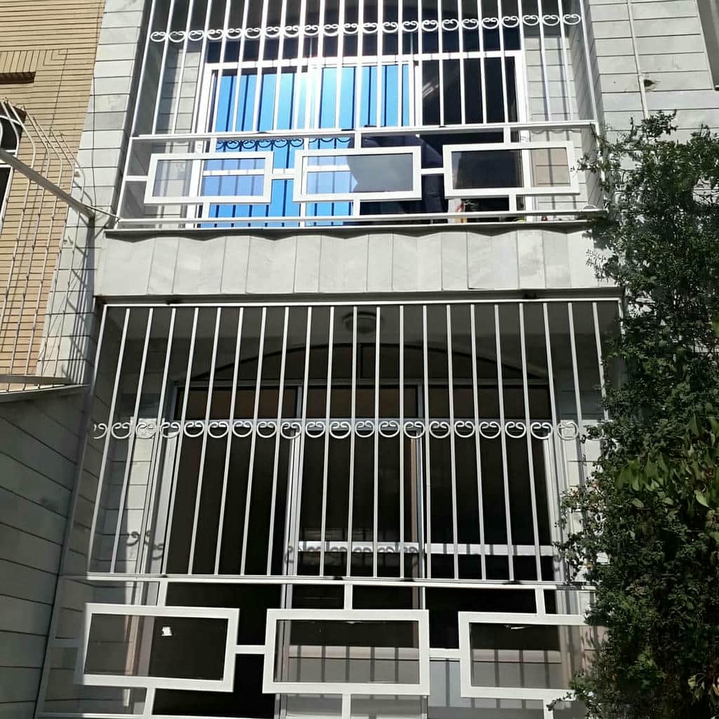 حفاظ پنجره فلزی مشکی برای نمای آجری بندرعباس