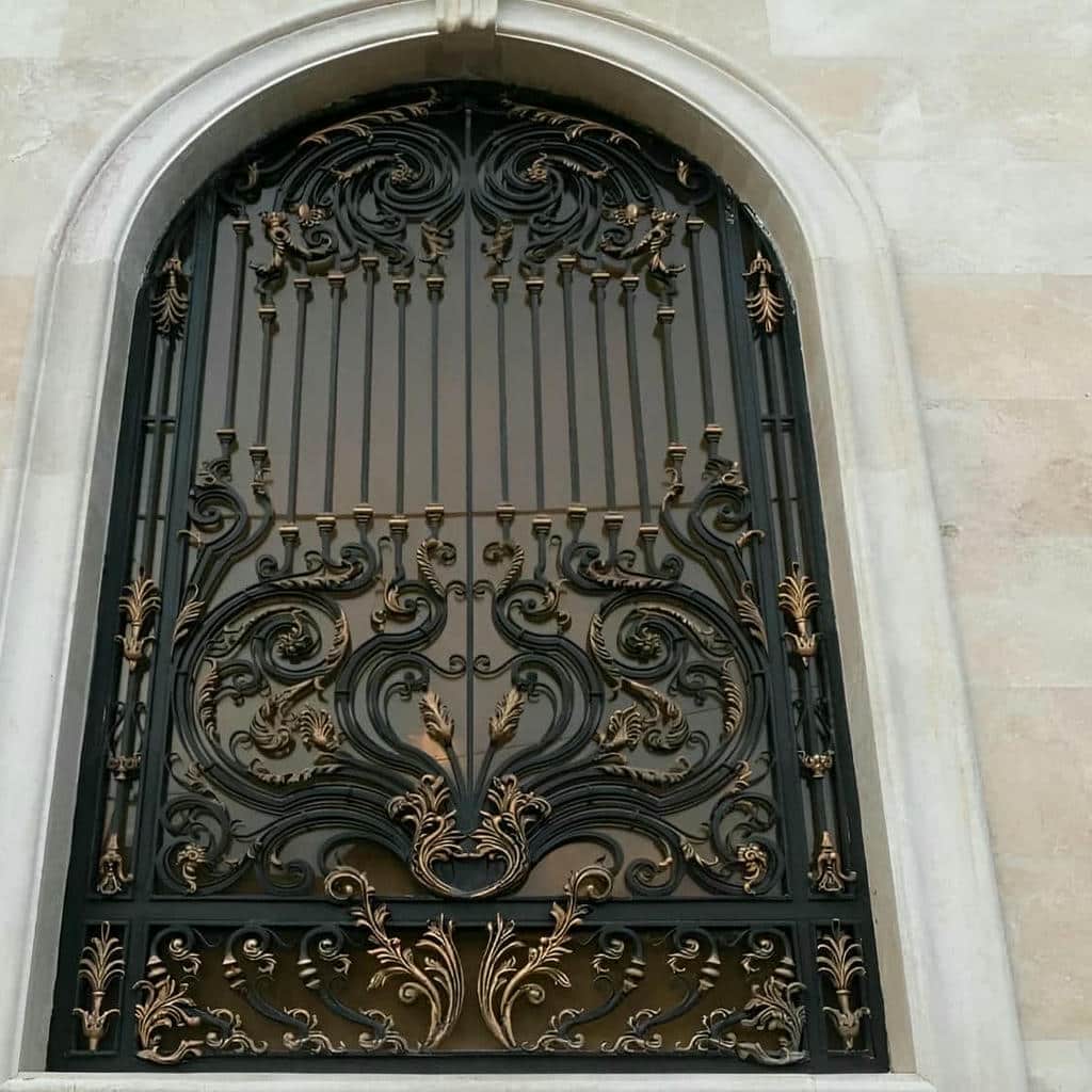 حفاظ پنجره مدرن با طرح هندسی