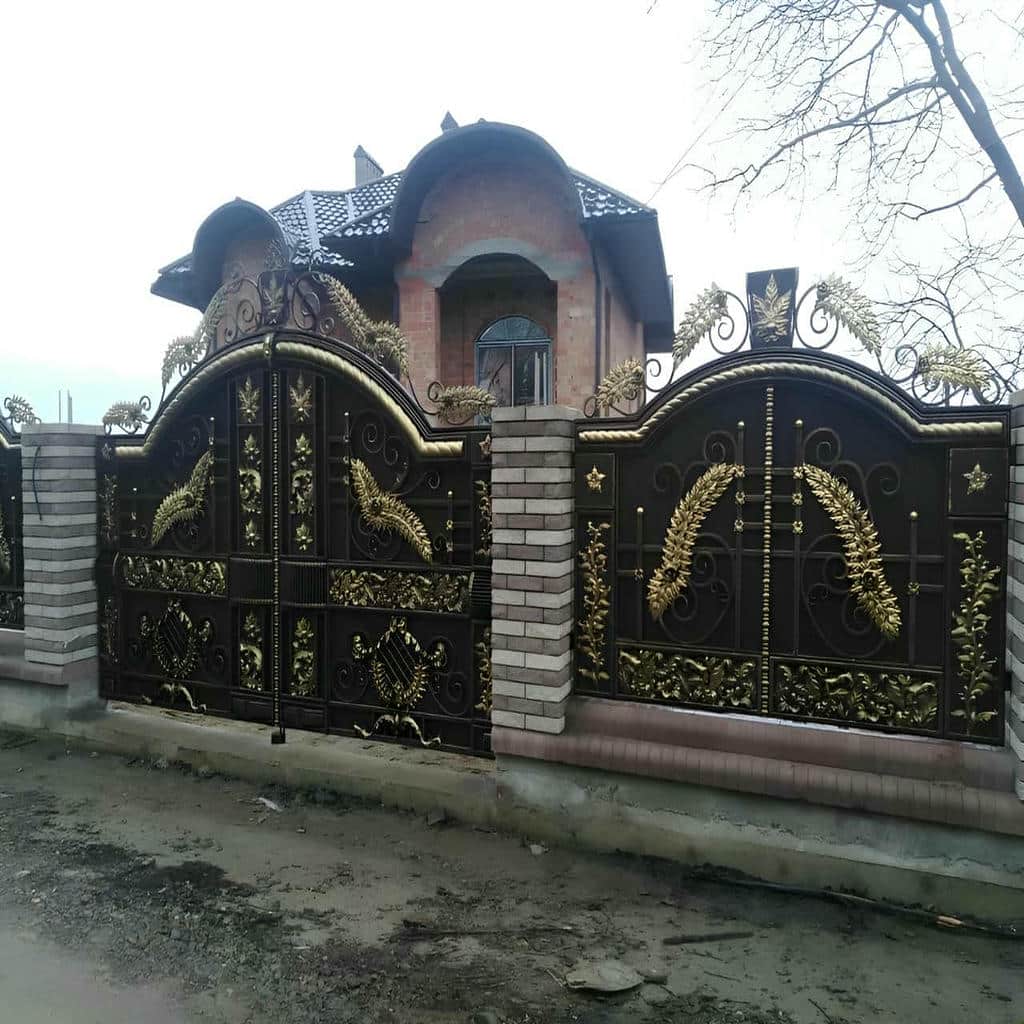 درب آهنی ویلایی با پوشش محافظ تیره در استان لرستان