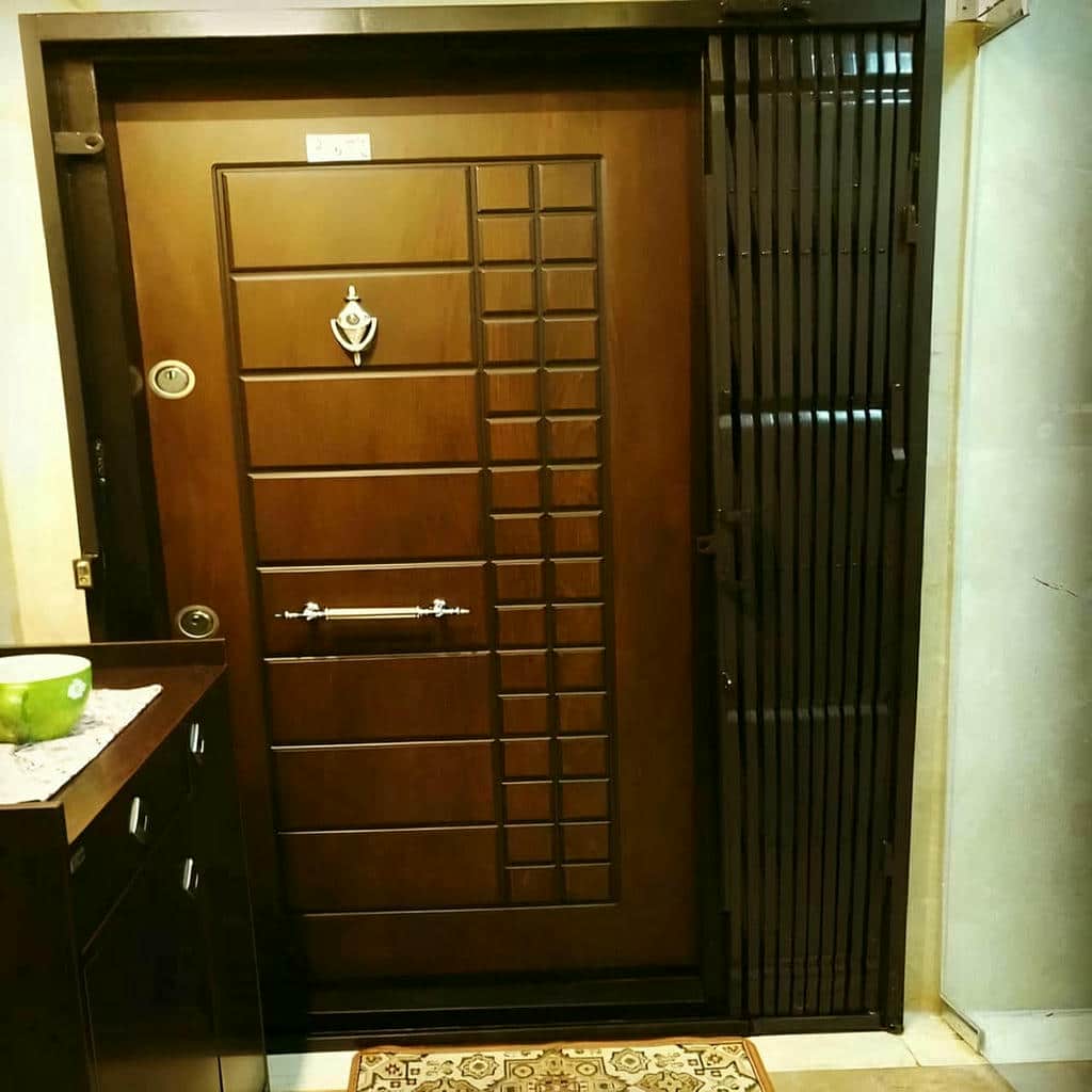 درب آکاردئونی خاکستری با پوشش رنگی استان خراسان جنوبی