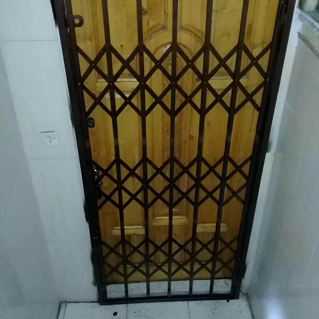 درب آکاردئونی فلزی تیره در استان اصفهان