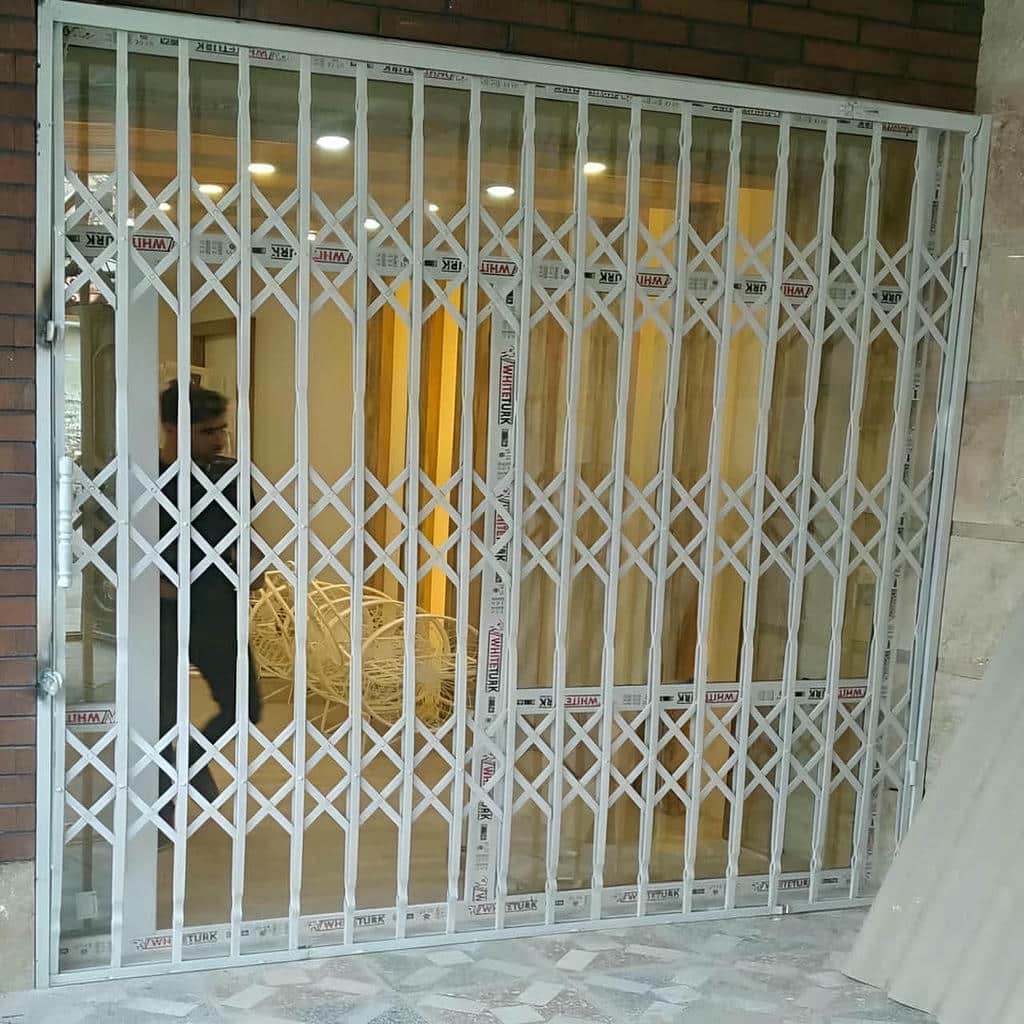 درب آکاردئونی مشهد با پوشش مشکی مات