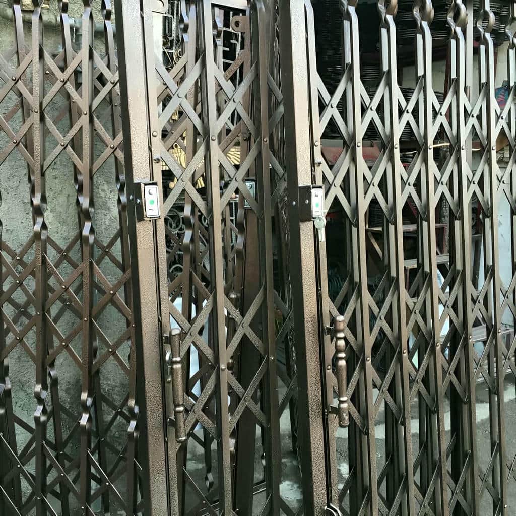 درب آکاردئونی مشکی با ریل بالایی