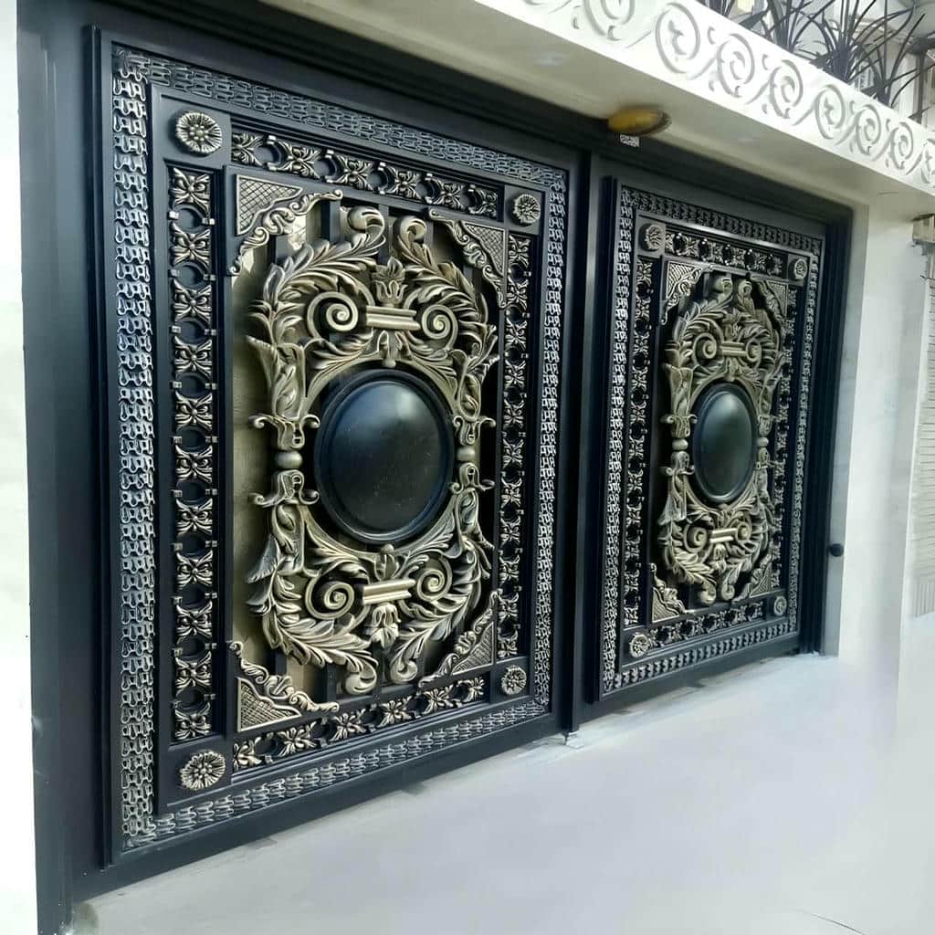 درب حیاط مدرن با پنل ساده و رنگ مات