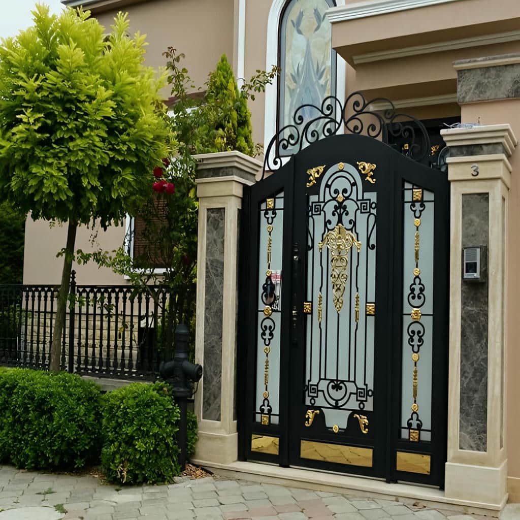 درب حیاط ویلایی در بجنورد با پوشش رنگی