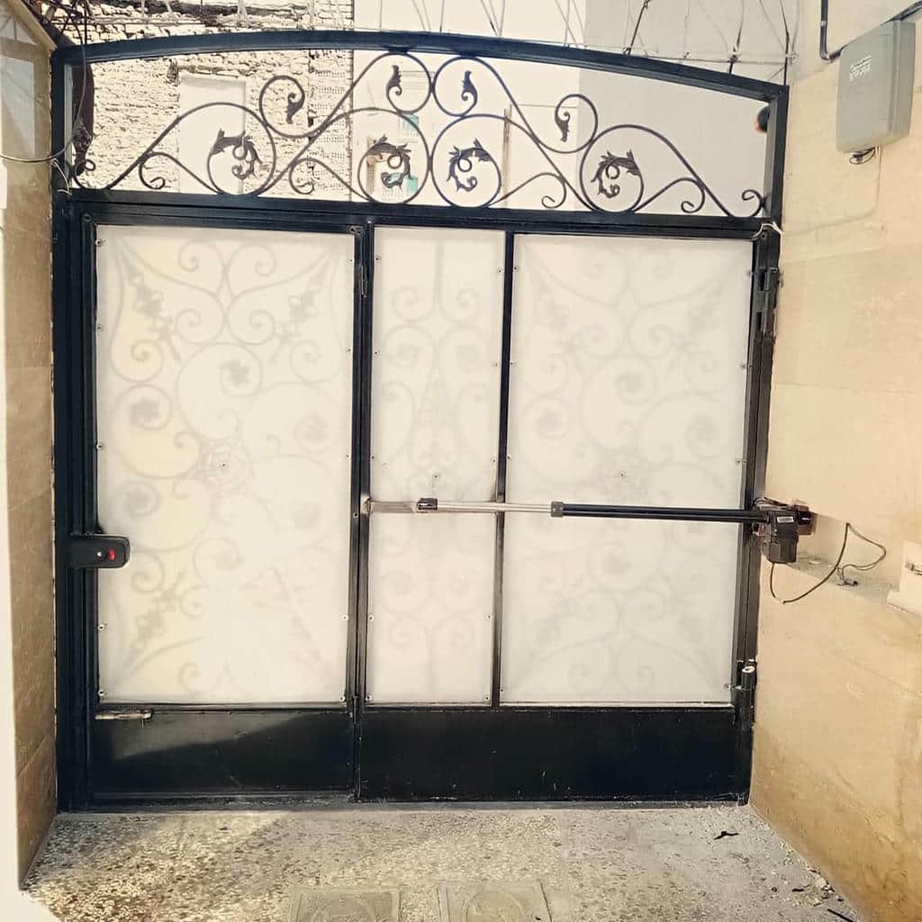 سامانه جک پارکینگی کنار درب حیاط سامانه جک پارکینگی کنار درب حیاط