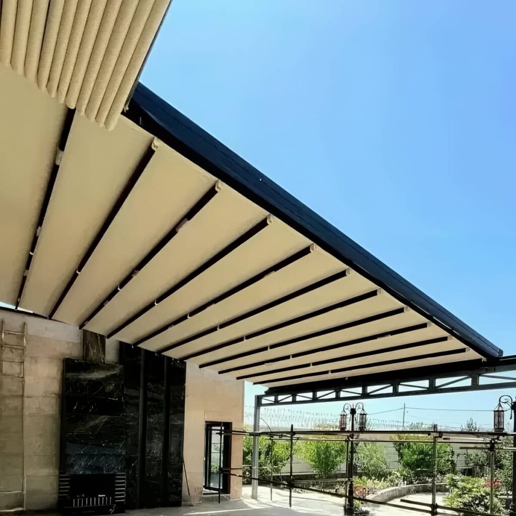 سایبان برقی بازشده بالای ویترین مغازه استان آذربایجان غربی سایبان برقی بازشده بالای ویترین مغازه استان آذربایجان غربی