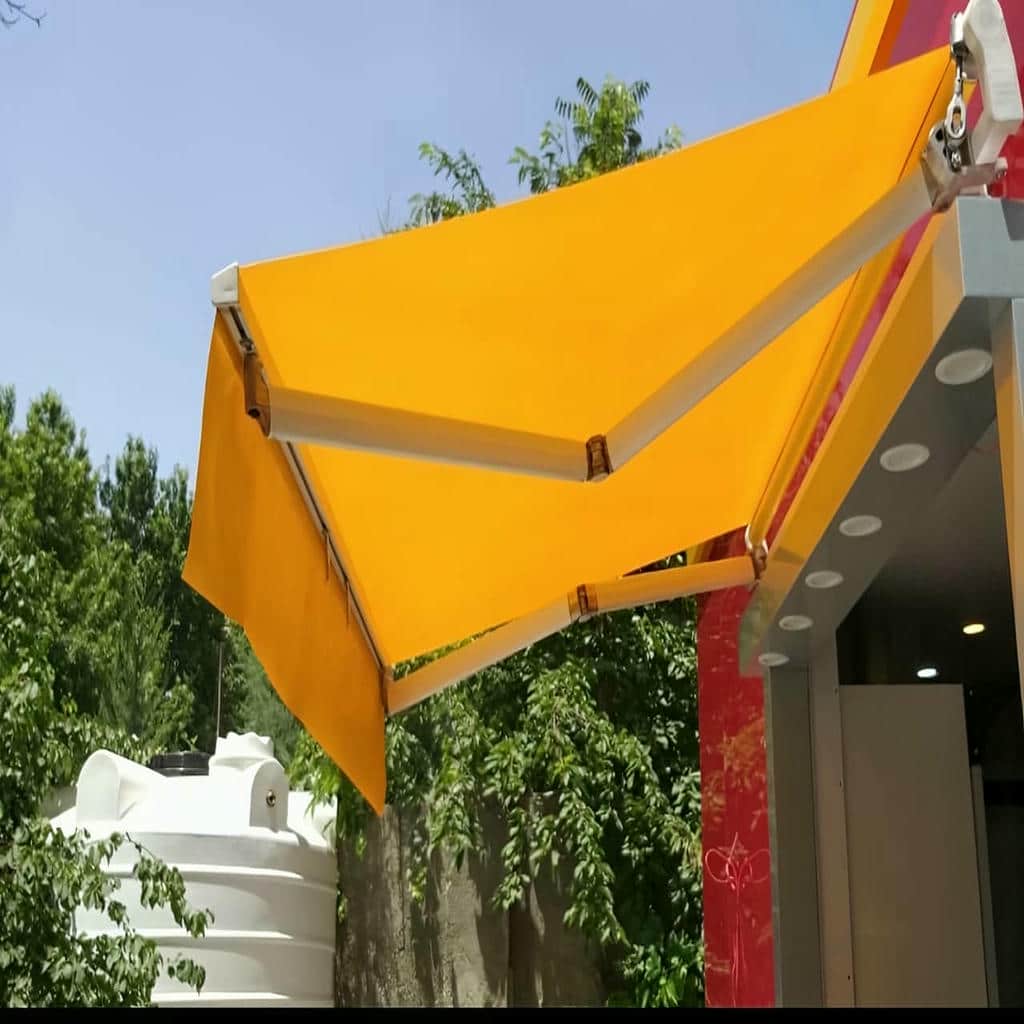 سایبان برقی روی تراس آپارتمان در تهران