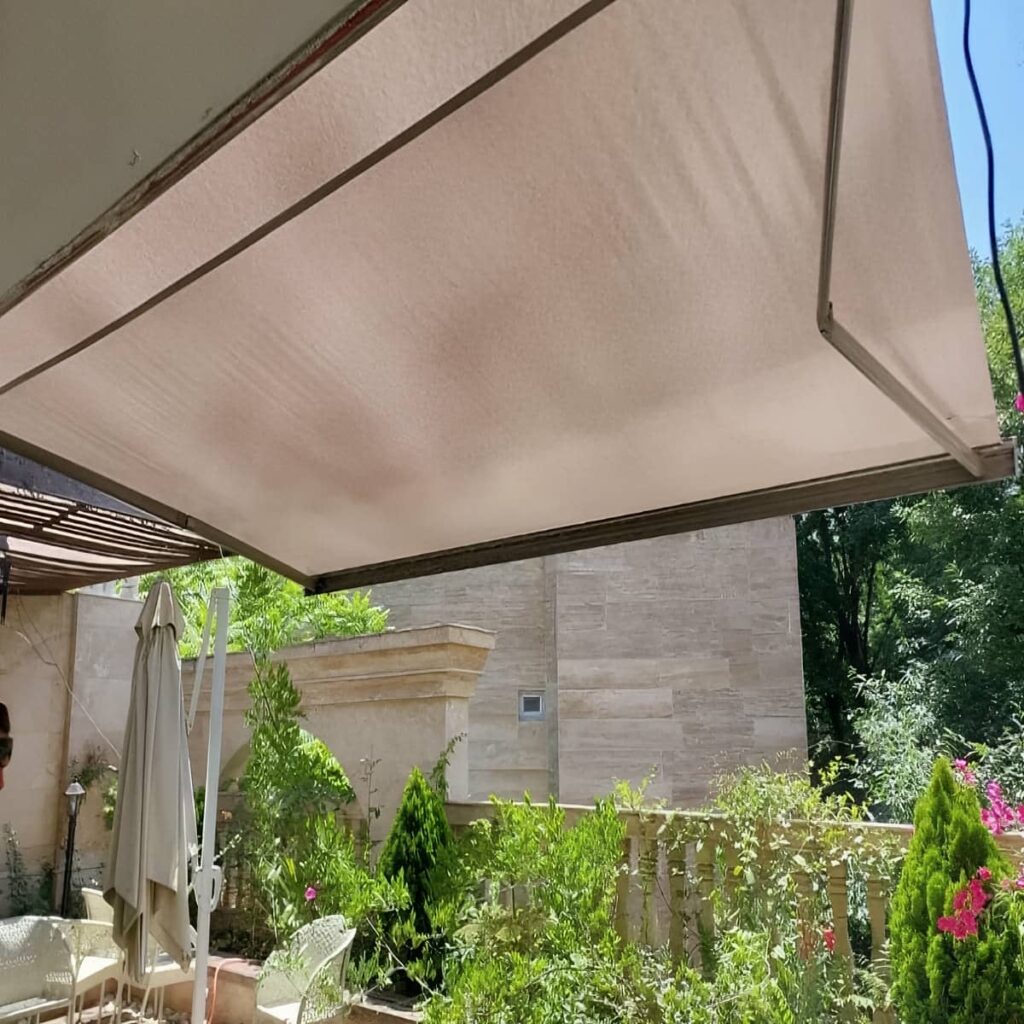 سایبان برقی فروشگاهی هماهنگ با نما در اردبیل سایبان برقی فروشگاهی هماهنگ با نما در اردبیل