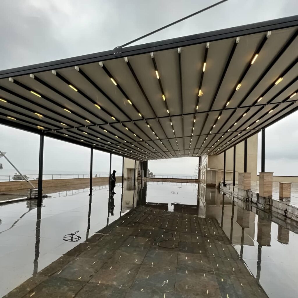 سایبان برقی پارچه کرم برای تراس