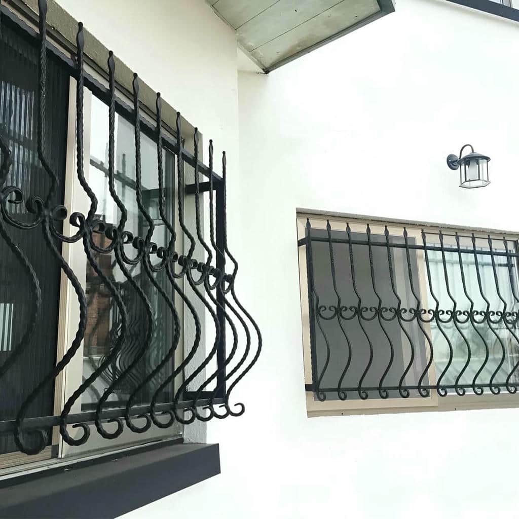 محافظ پنجره طبقه همکف با پوشش رنگی