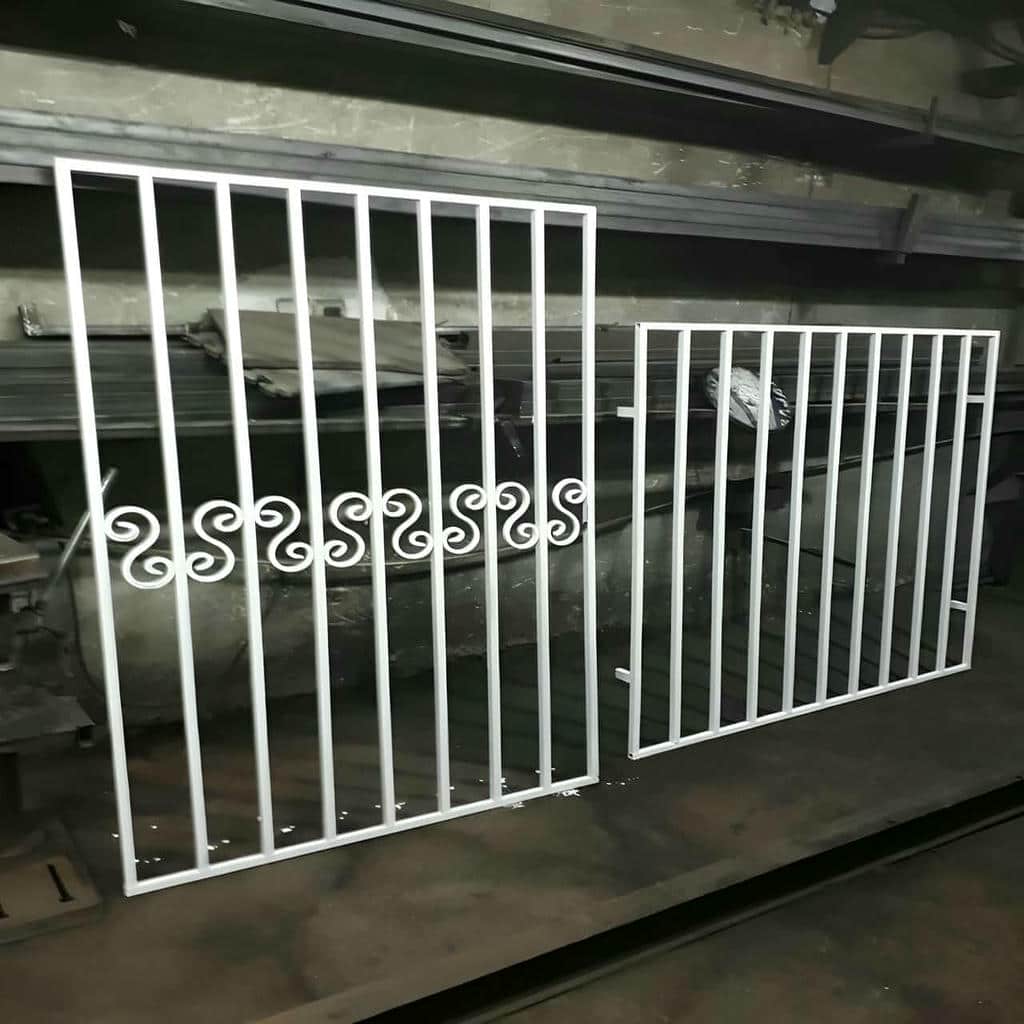 محافظ پنجره طبقه همکف در استان زنجان