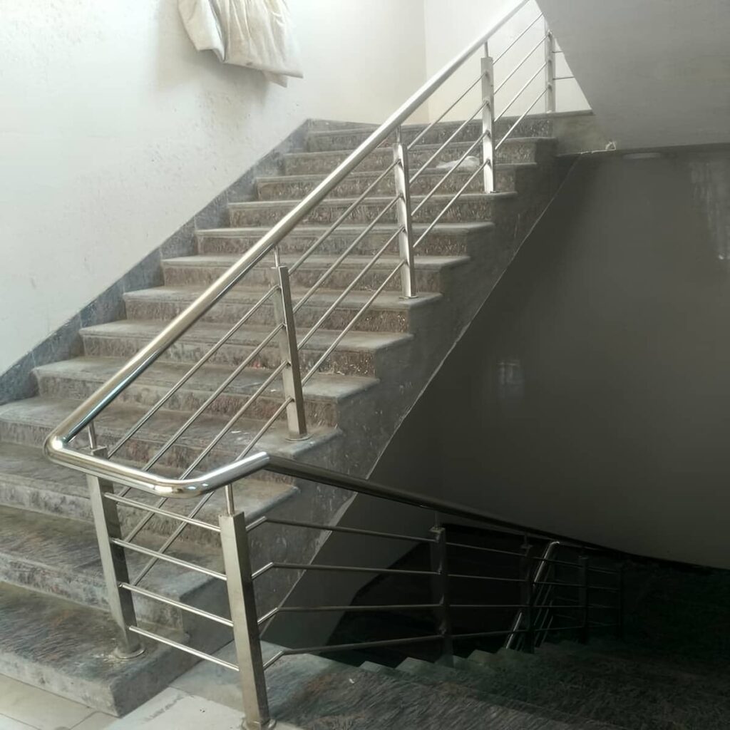 نرده راه پله استیل با دستگیره براق