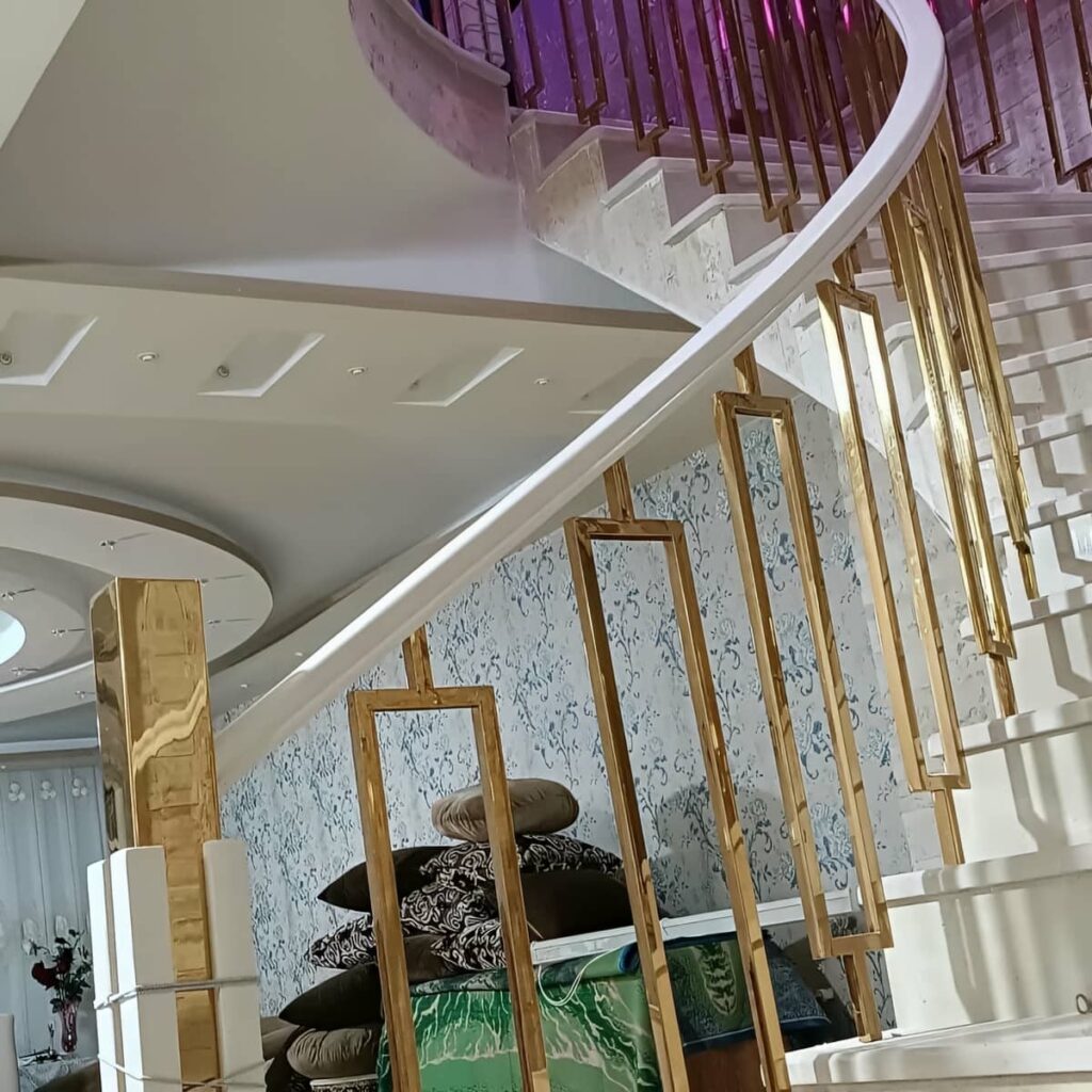 نرده راه پله استیل براق کنار پاگرد