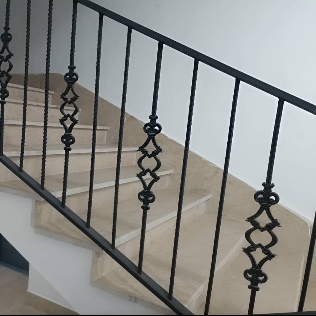 نرده راه پله ترکیب چوب و فلز