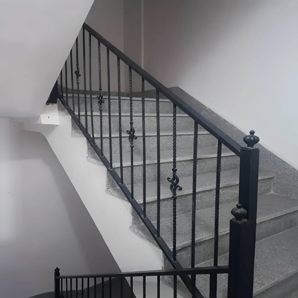 نرده راه پله فرفورژه کنار پاگرد