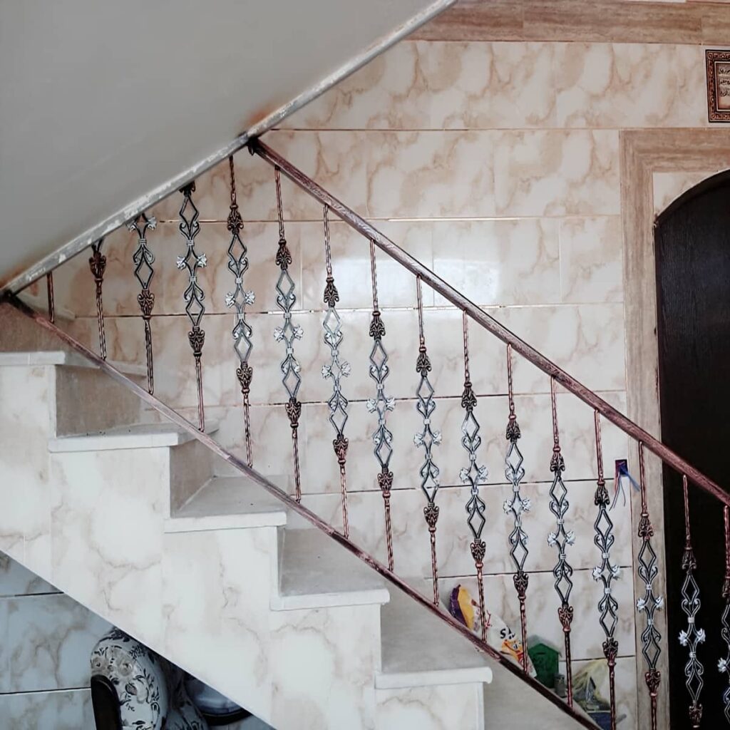 نرده راه پله چوب و فلز در سمنان