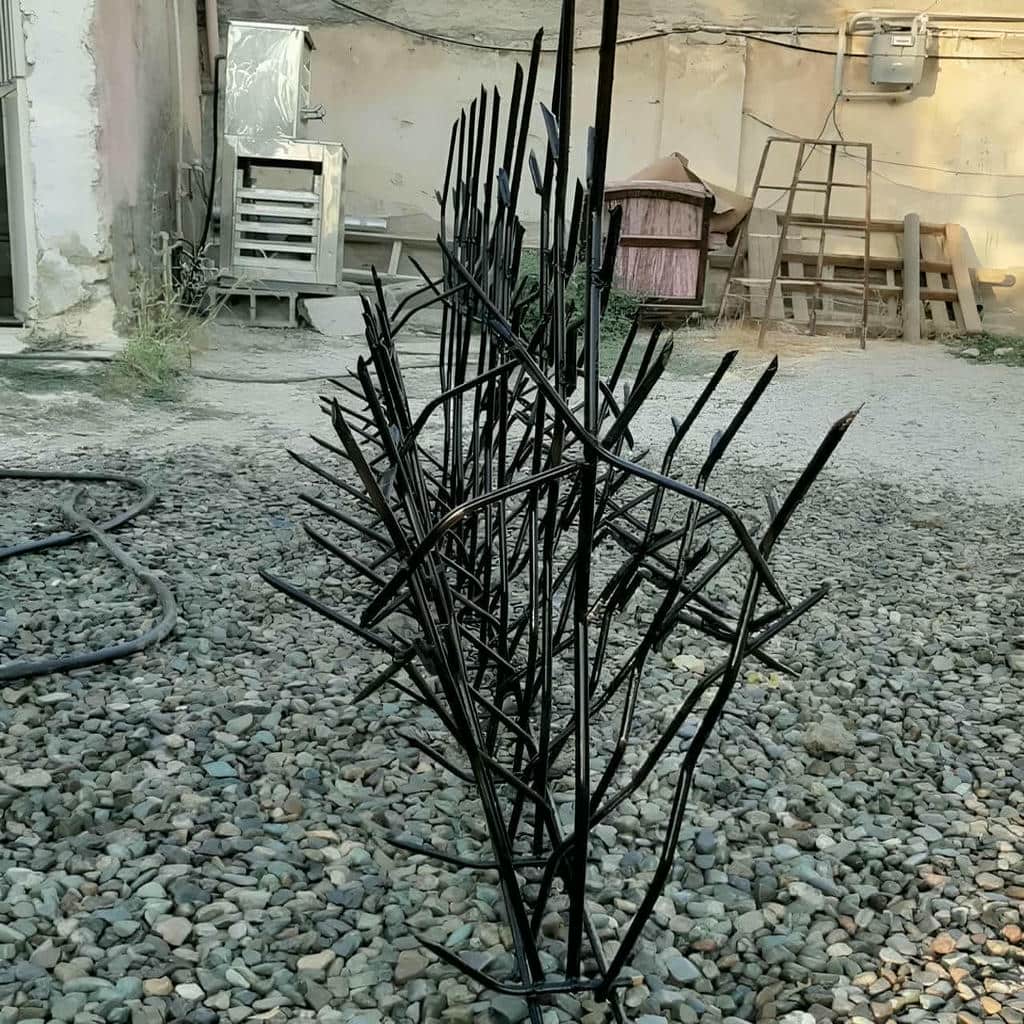 نرده روی دیوار با فرم متراکم شاخ گوزنی نرده روی دیوار با فرم متراکم شاخ گوزنی