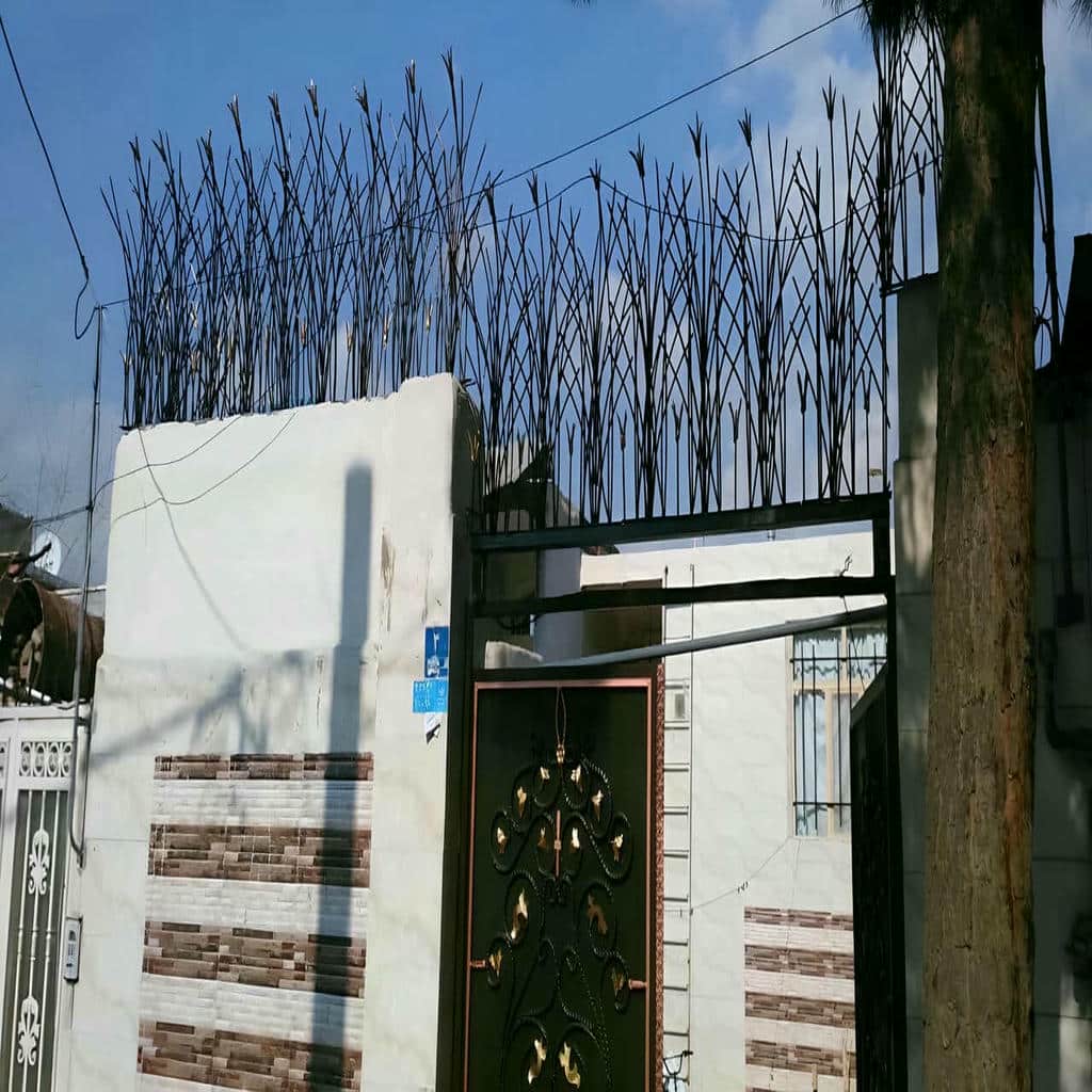 نرده روی دیوار با پوشش رنگ پودری نرده روی دیوار با پوشش رنگ پودری