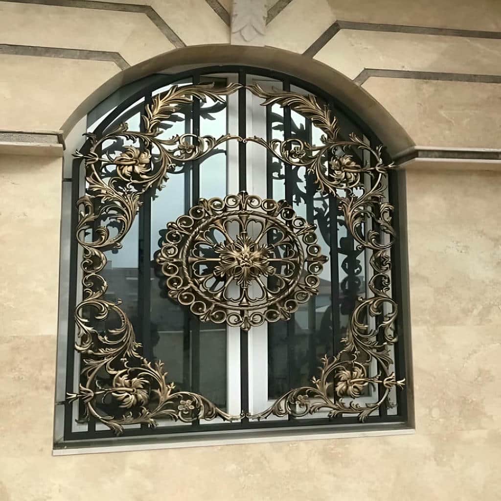 نرده پنجره فلزی با خطوط ساده در اردبیل