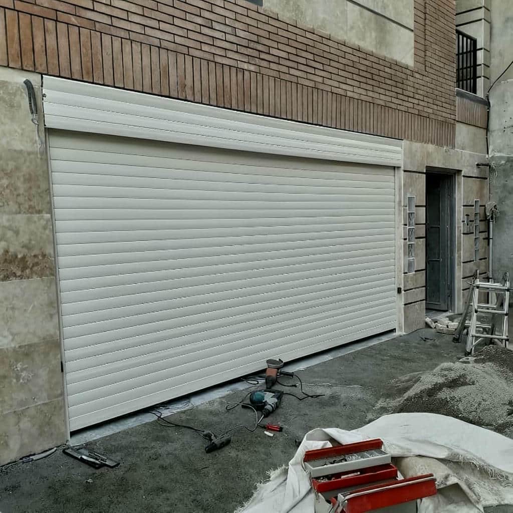 کرکره برقی باکس و ریل کناری نمای نزدیک
