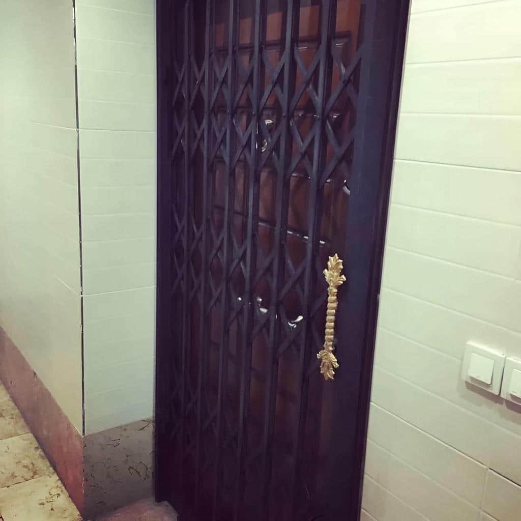 گارد آکاردئونی فلزی برای ورودی آپارتمان