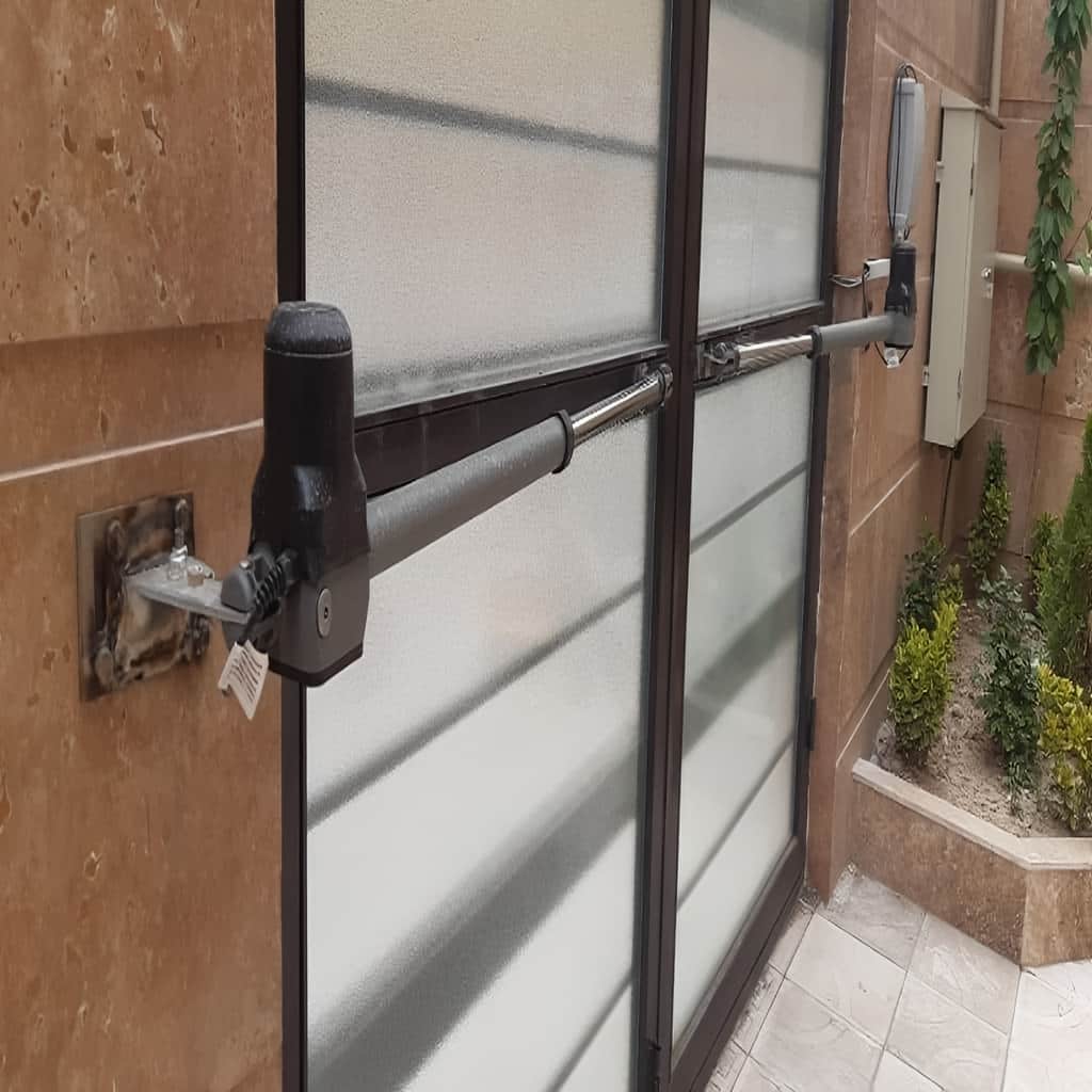 جک درب پارکینگ بازویی در تبریز با بدنه فلزی تیره مرکز تخصصی فروش جک درب پارکینگ در تبریز و حومه