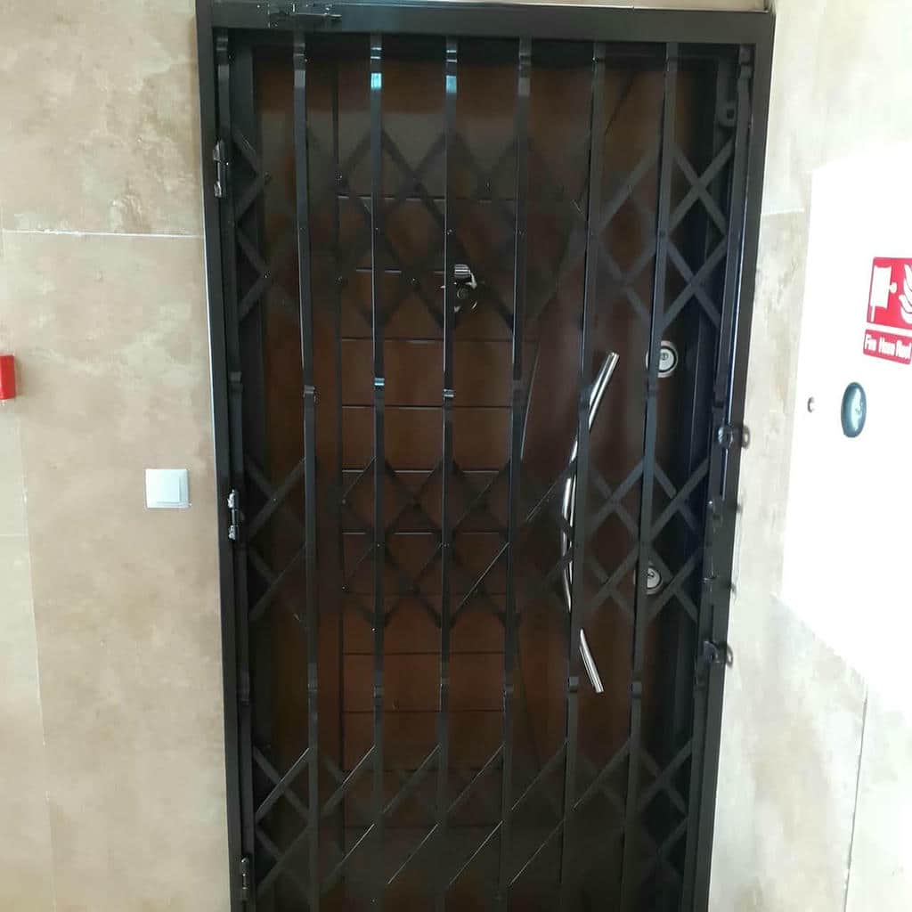 مرکز فروش و سفارش حفاظ درب آکاردئونی در استان گیلان