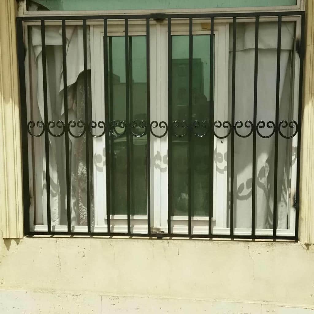 حفاظ پنجره آهنی مشکی در استان مرکزی مرکز فروش و سفارش حفاظ پنجره در استان مرکزی