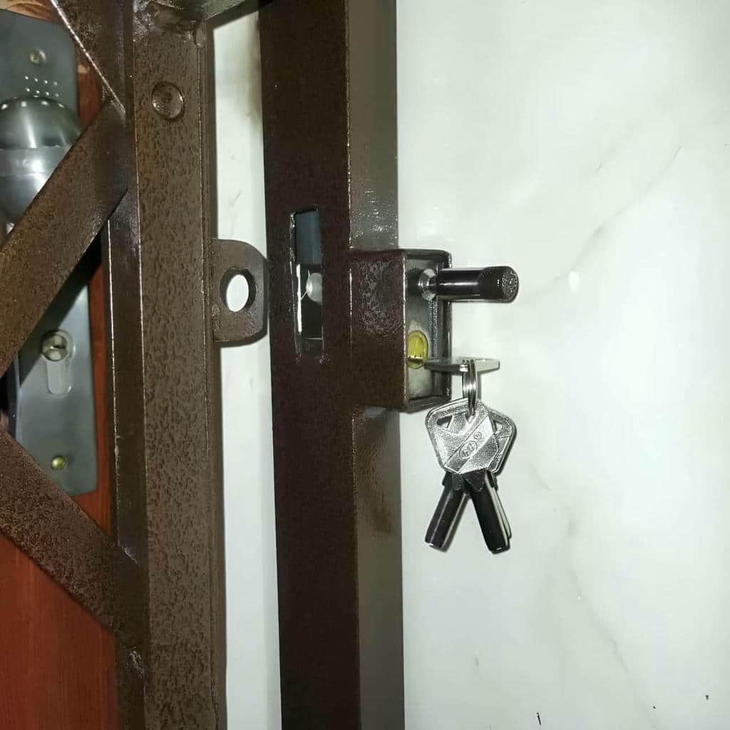 مرکز فروش و سفارش حفاظ درب آکاردئونی در شهرکرد و حومه