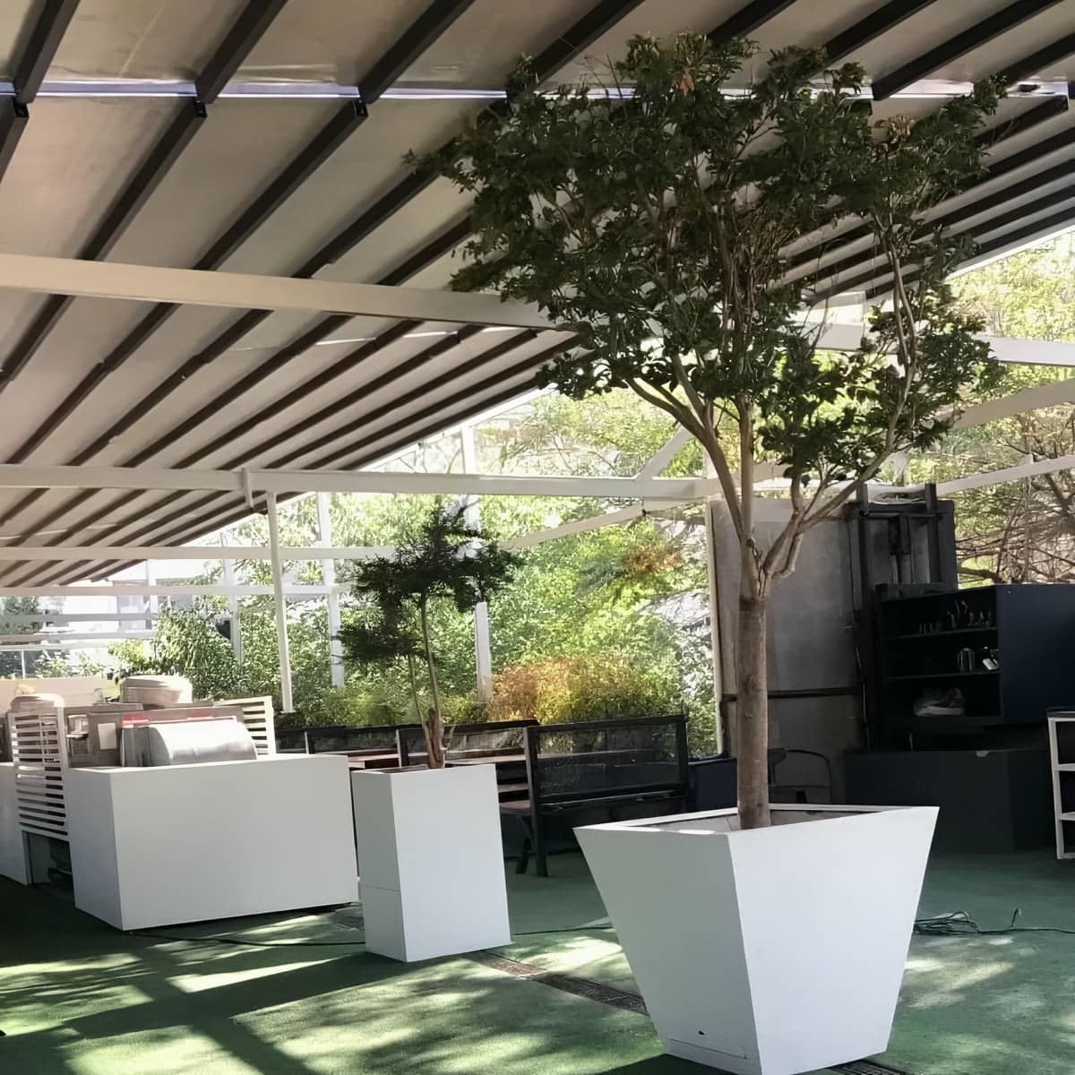 سایبان برقی بازویی کرم برای تراس زنجان مرکز تخصصی فروش سایبان برقی در زنجان و حومه