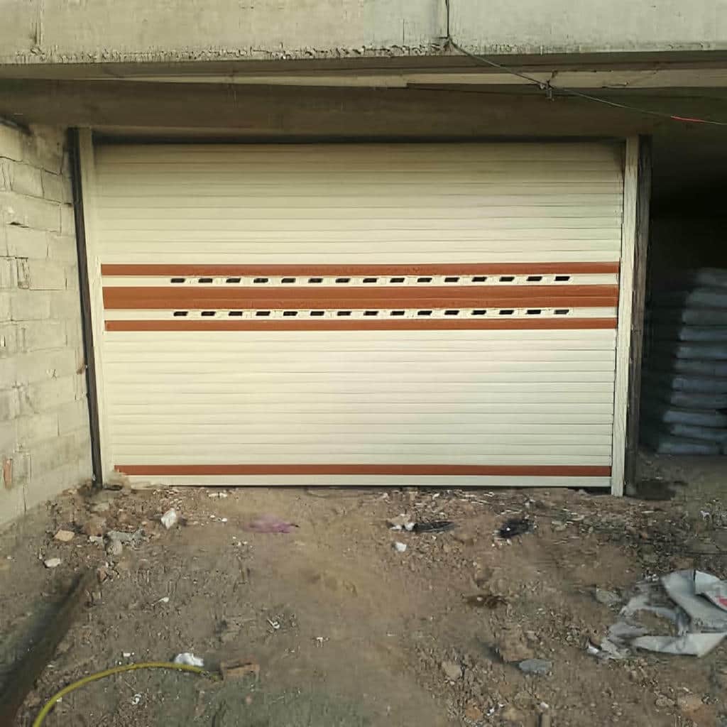 کرکره برقی آلومینیومی در استان گیلان نمای ورودی فروشگاه مرکز تخصصی فروش کرکره برقی در استان گیلان