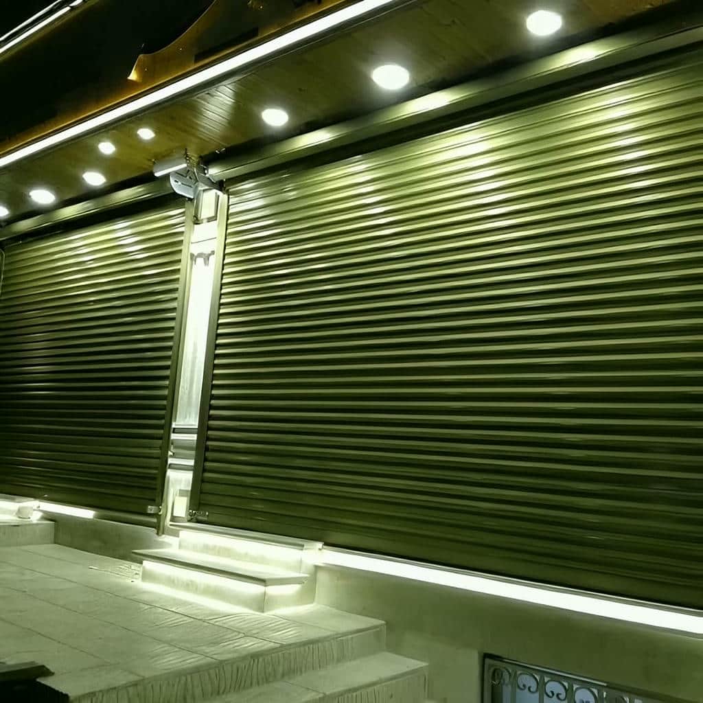 کرکره برقی مشکی برای ورودی تجاری استان فارس مرکز فروش و اجرای کرکره برقی در استان فارس